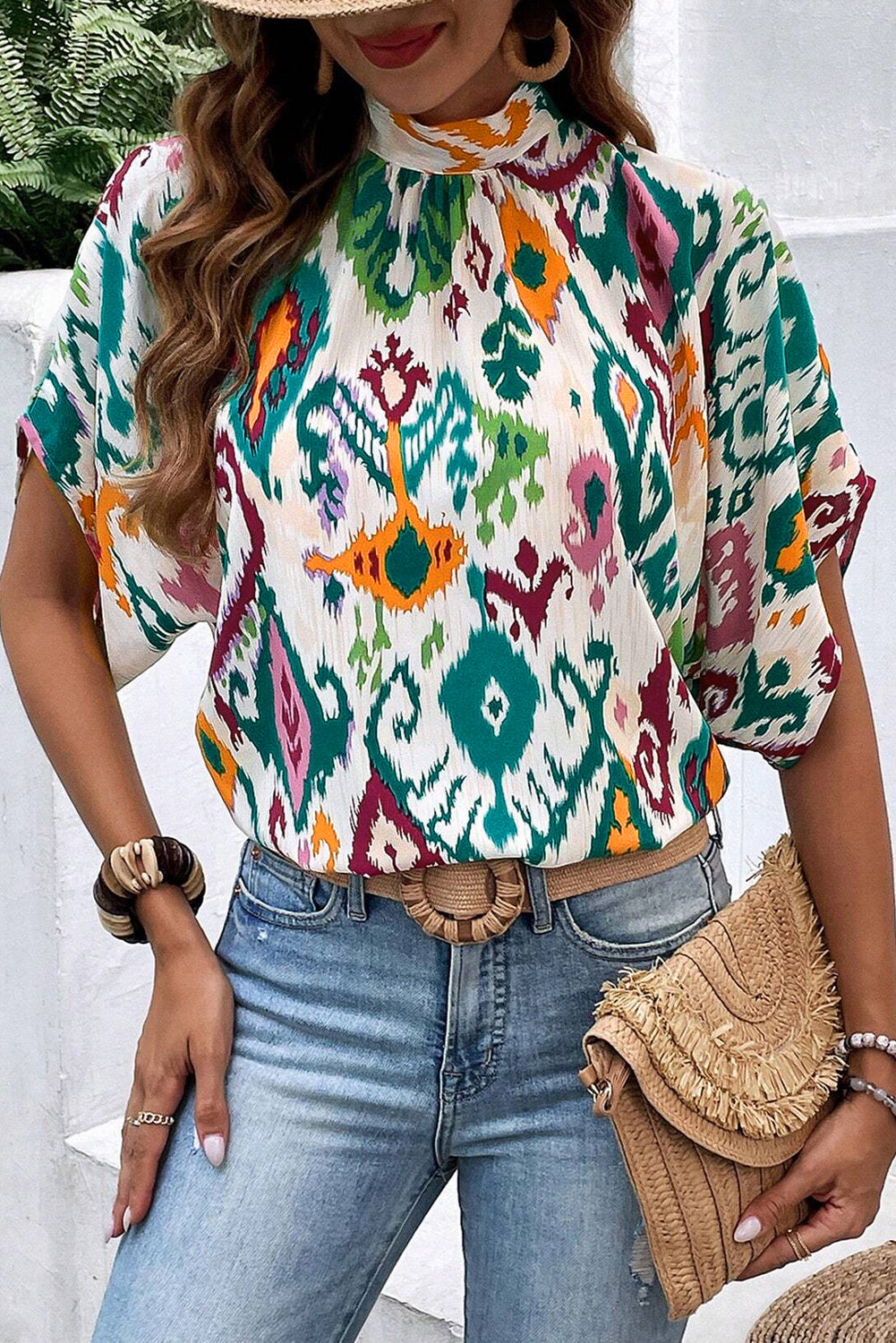 Blusa multicolorida com estampa ocidental e gola alta e manga morcego