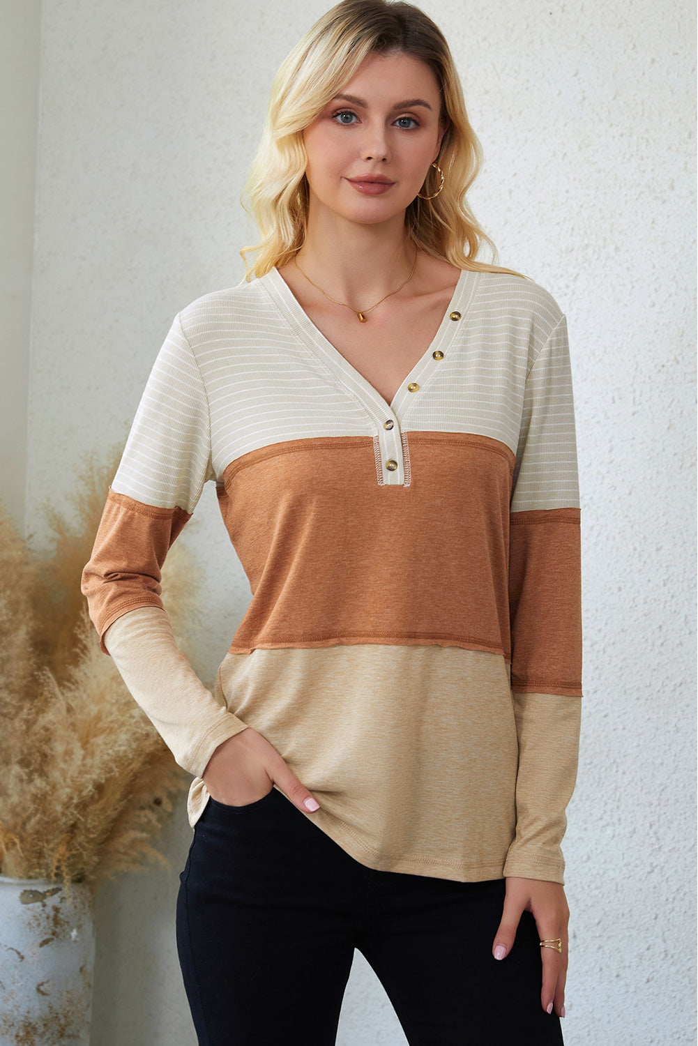 Top Henley con bloques de color y rayas de color naranja