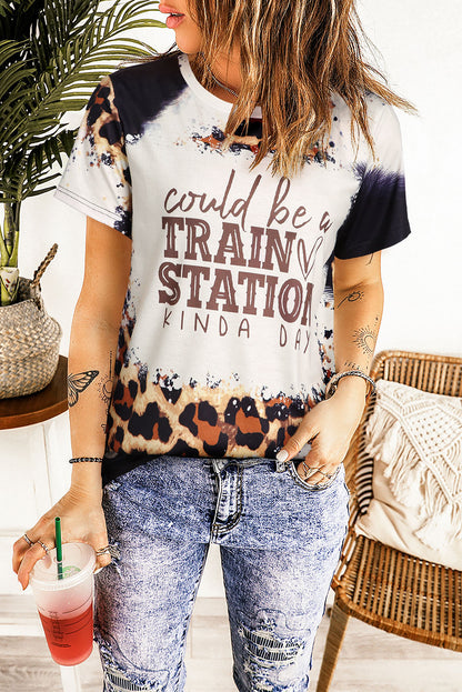 Camiseta con estampado de leopardo gráfico de la ESTACIÓN DE TREN marrón