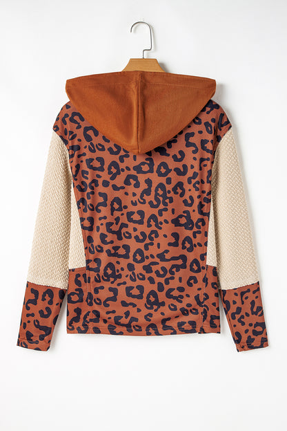 Sudadera con capucha de leopardo con parches de punto texturizado en marrón