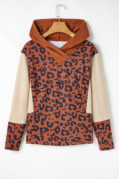 Sudadera con capucha de leopardo con parches de punto texturizado en marrón