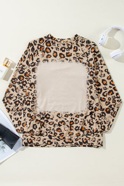 Moletom com capuz e manga raglan marrom leopardo branqueado