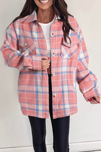 Chaqueta con botones y bolsillo con solapa a cuadros de color rosa