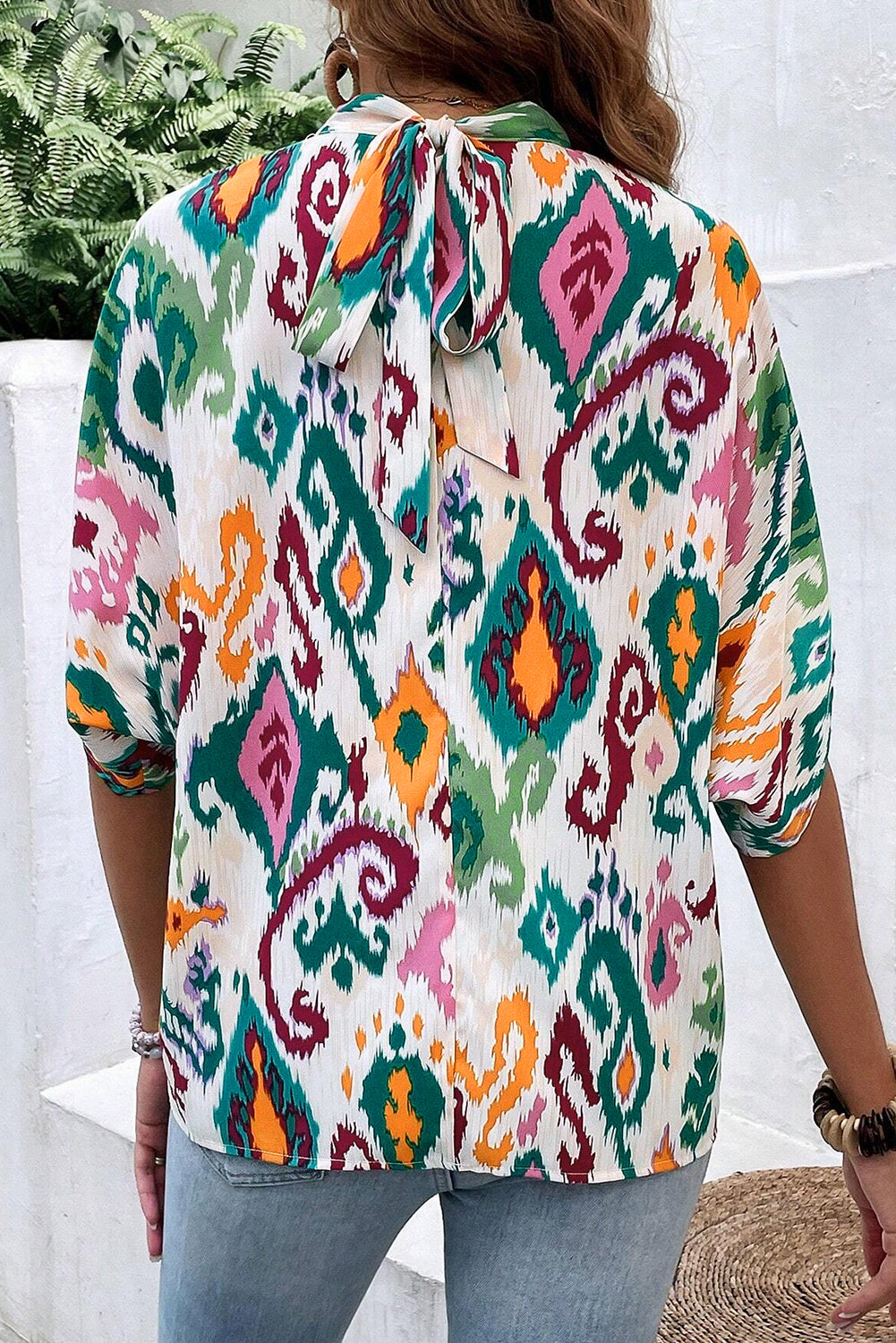 Blusa multicolorida com estampa ocidental e gola alta e manga morcego